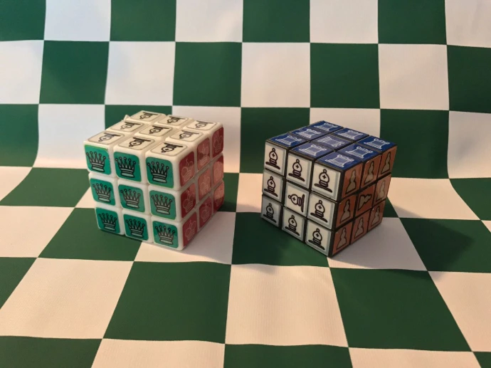 Cubo de Rubik con figuras de ajedrez (50 piezas)